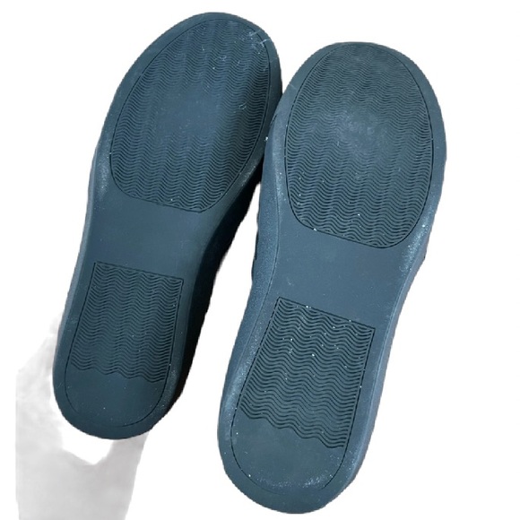 Black size 8.5 Steve Madden Sneakers - Picture 2 of 2